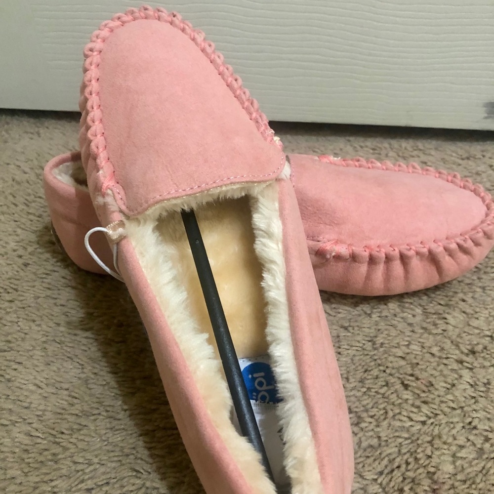 Brand New size 9 Floopi slippers